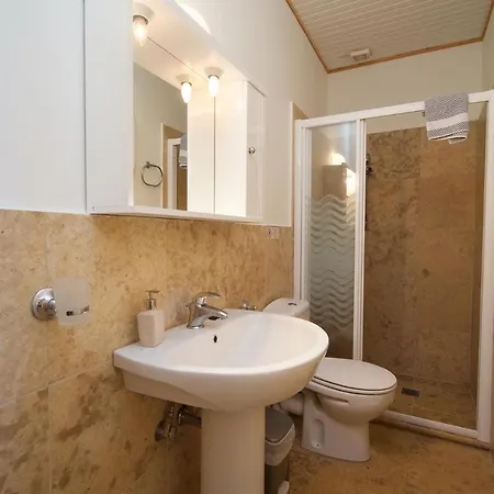 Astra, 2 Pools Evreti